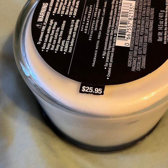 Bath & Body Works Aromatherapy Candle - White NWT - Picture 3 of 4